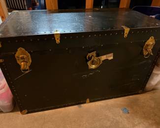 Vintage Trunk 