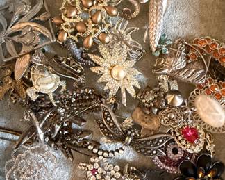 Vintage Pins and Brooches 