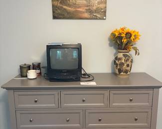 Dresser, tv/vhs combo 