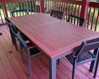 Outdoor table and 6 chairs 