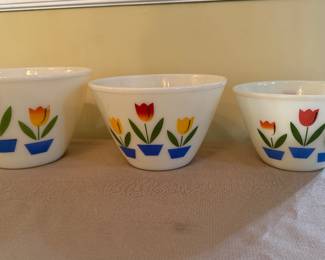 Set up three vintage fire king, tulip mixing bowls