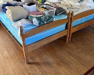 Twin beds linens