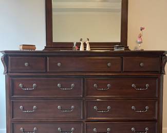 Just look at this fantastic wooden high dresser with mirror in brand new condtion by NEW CLASSIC Home Furnishings