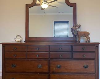 This wooden dresser with mirror is in pristine condition!