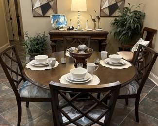 Bassett furniture company round table