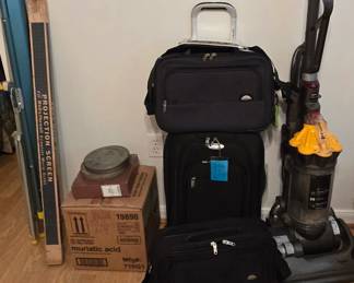 Dyson Vacumn- Luggage - movie reelseels