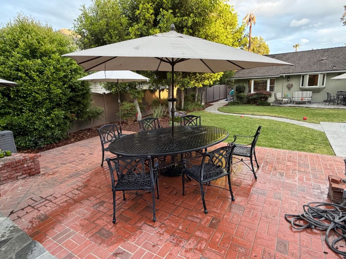 Oval CastTop Dining Table and chairs In Onyx Aluminum