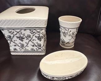 Waverly Garden Collection Floral Bathroom Set