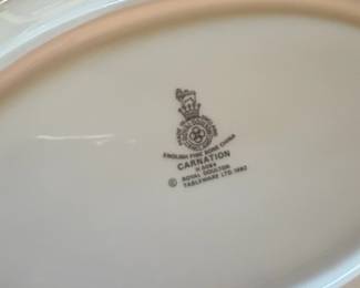 piece Royal Doulton Carnation Dinnerware Set third image