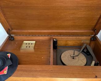 Capehart Custom Stereophonic Console Radio fourth image