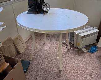 TNEBRO Side Table