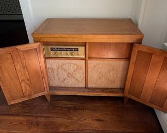 Capehart Custom Stereophonic Console Radio