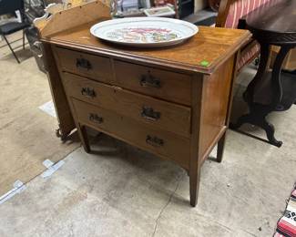 Oak chest of drawers 