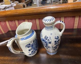 Two pieces vintage Delft