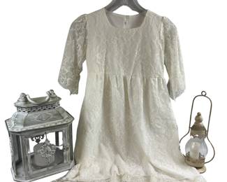 Girls Size10 Lace Dress 2 Decorative Lanterns