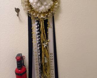 gold black and white mum