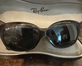 Ray Ban RB4101 "Jackie Ohh" glasses with case