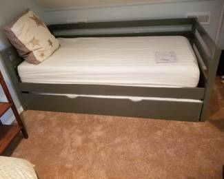 Twin trundle bed