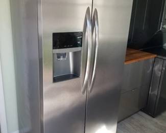 Frigidaire Gallery refrigerator mfg. 6/2016