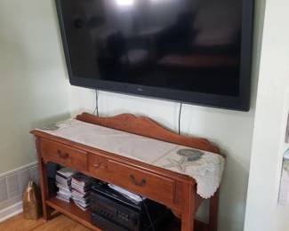 Flat screen TV with bracket; 2-drawer table