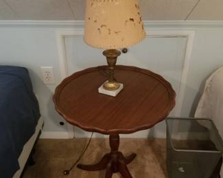 Pie crust edge table; table lamp