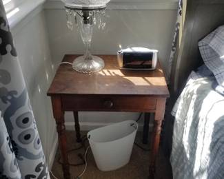 End table; table lamp