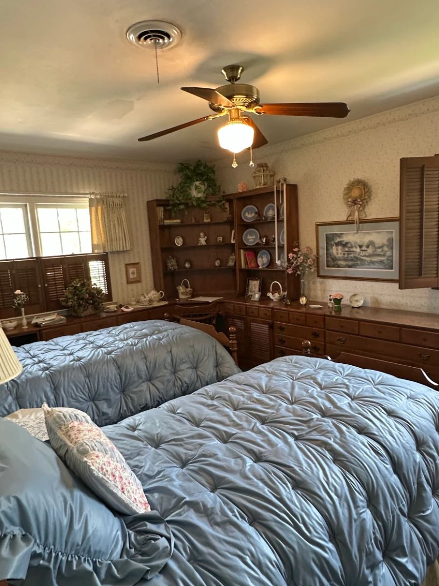 Vintage Twin Bedroom Set second image