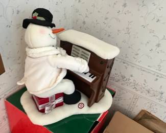 Hallmark Jingle Pals Animated Musical Snowman Playing Piano