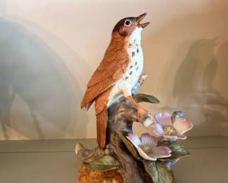 Lladro Nest Egg Collection Wood Thrush Figurine