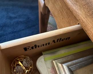 Ethan Allen Console Table fourth image