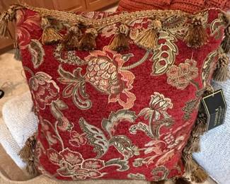 Decorative Throw Pillow with Tassels Florence Damask Pattern