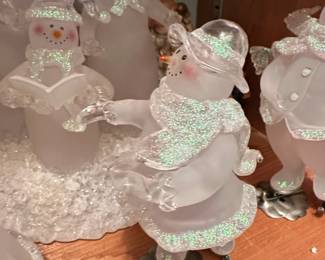 Frosted Glass Snowman Carolers with Lamppost House of Lloyd Christmas Around The World third image