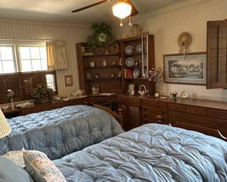 Vintage Twin Bedroom Set second image
