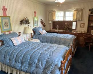 Vintage Twin Bedroom Set