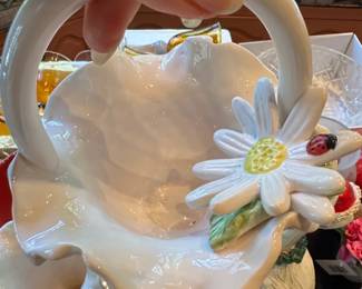 White Ceramic Decorative Basket with Daisy and Ladybug, Hobnail Texture