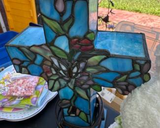Tiffany Style Stained Glass Cross Accent Lamp
