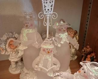 Frosted Glass Snowman Carolers with Lamppost House of Lloyd Christmas Around The World