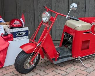  01 1949 Cushman Road King Motor Scooter