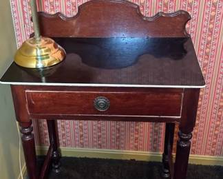 Federal Style Small Wooden Desk With Lamp, Vintage