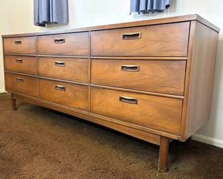 Leugers Fine Furniture 9Drawer Dresser