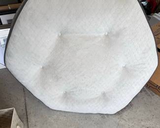 Kirkland Signature Hexagon Pet Napper