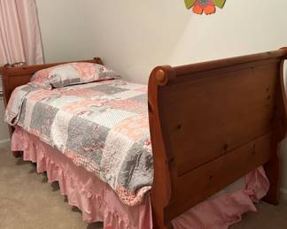 Twin Sleigh Bed with Trundle