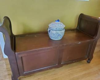 Wooden Sleigh Blanket Bench  Chinoiserie Ceramic Ginger Jar