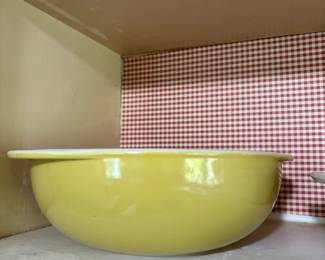 Pyrex Mustard Yellow 2 Quart Casserole Dish