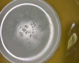 Pyrex Mustard Yellow 2 Quart Casserole Dish
