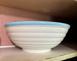 CCC White Ceramic Ribbed Beehive Bowl with Blue Trim – Made In Italy 