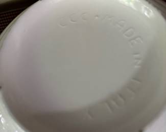 CCC White Ceramic Ribbed Beehive Bowl with Blue Trim – Made In Italy 