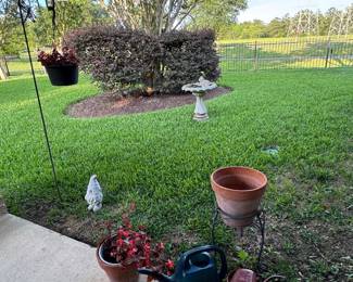 Outdoor pots & metal containers 