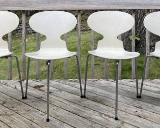  vintage white Arne Jacobsen Ant chairs by Fritz Hansen