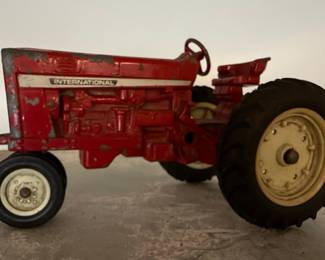 Ertl International Harvester 1066 Tractor Toy